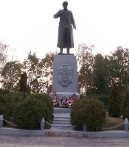 Памятник Генералу армии Николаю Фёдоровичу Ватутину 

(у стадиона имени Н.Ф. Ватутина) 
